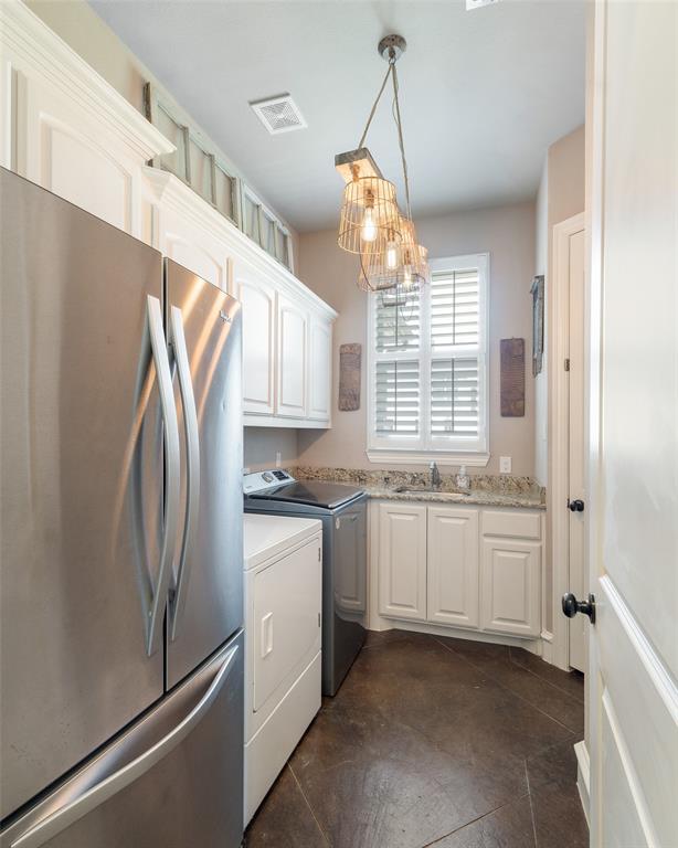 4640 Lake Breeze Drive Property Photo 15