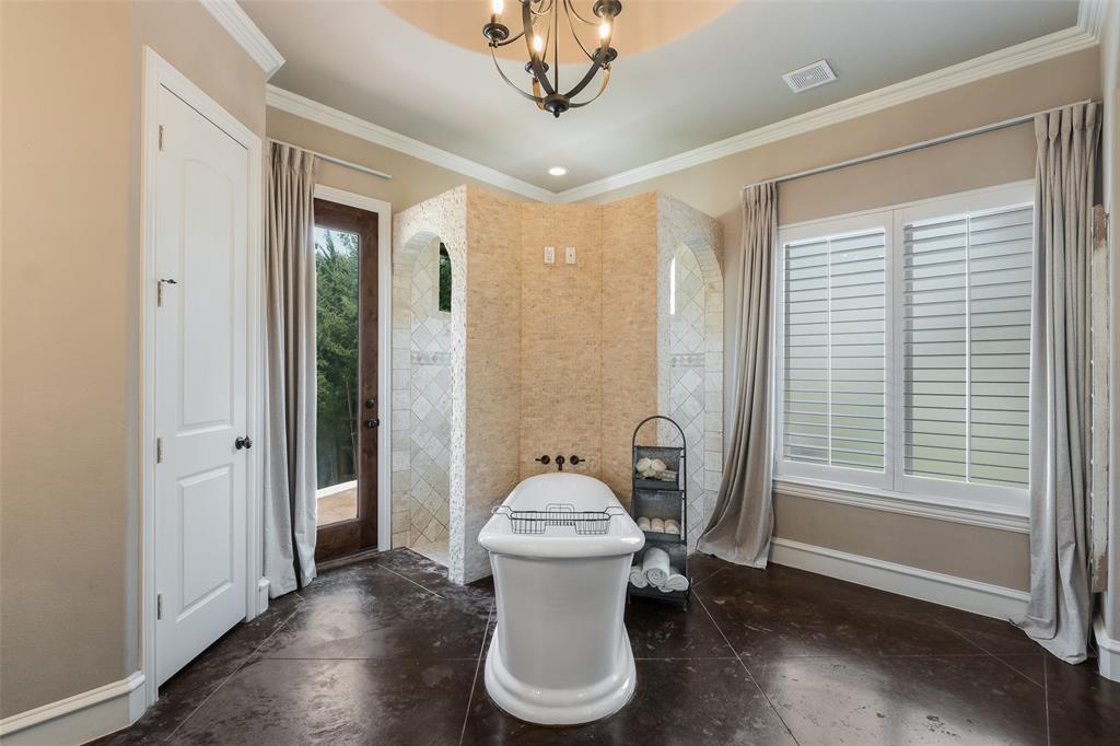 4640 Lake Breeze Drive Property Photo 26