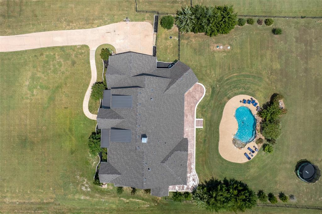 4640 Lake Breeze Drive Property Photo 28