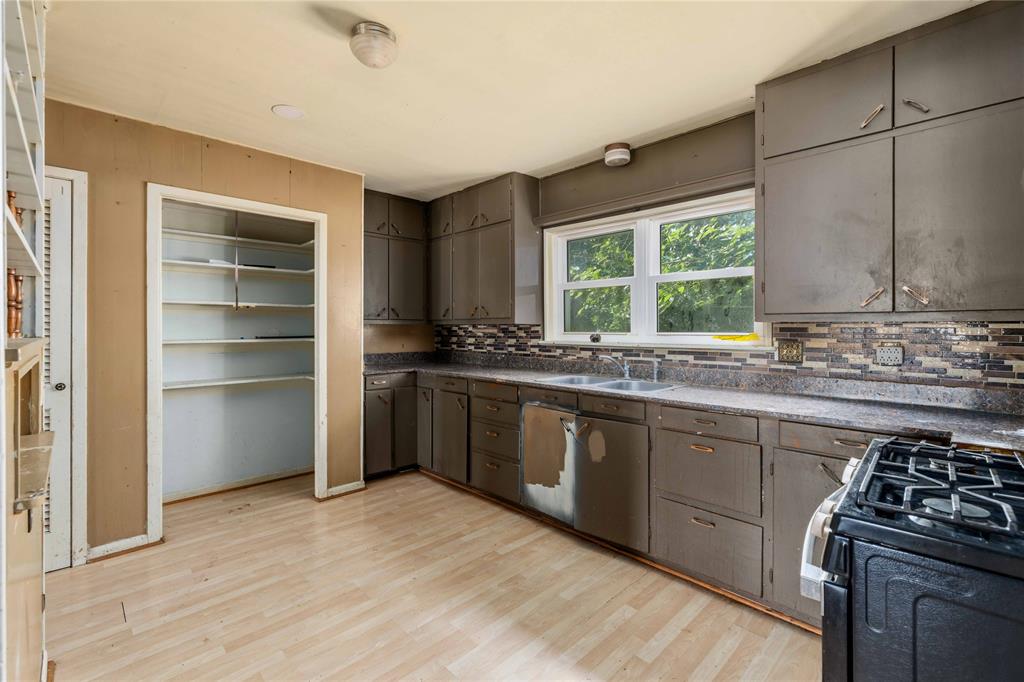 505 Willis Street Property Photo 7