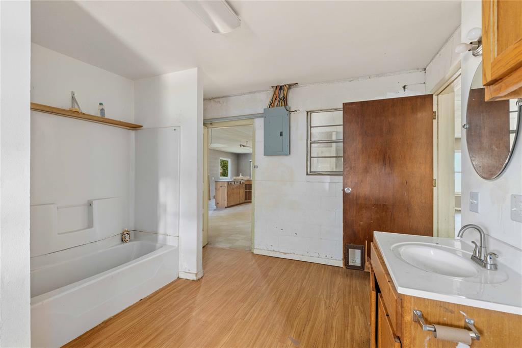 505 Willis Street Property Photo 10