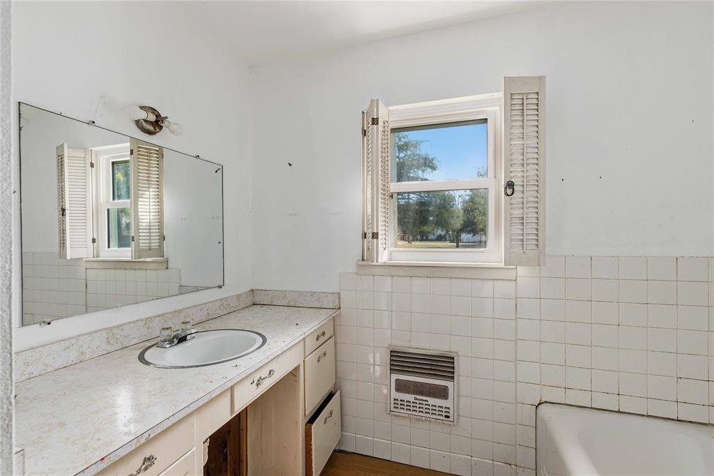 505 Willis Street Property Photo 17