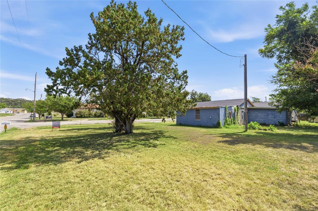 505 Willis Street Property Photo 23