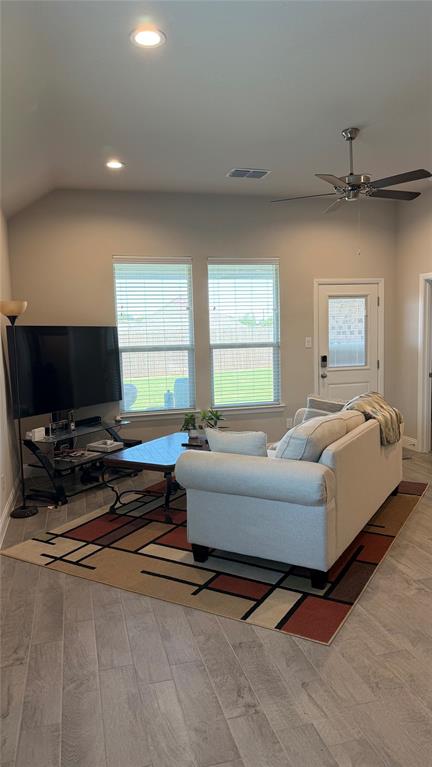 2104 Blackcap Street Property Photo 6