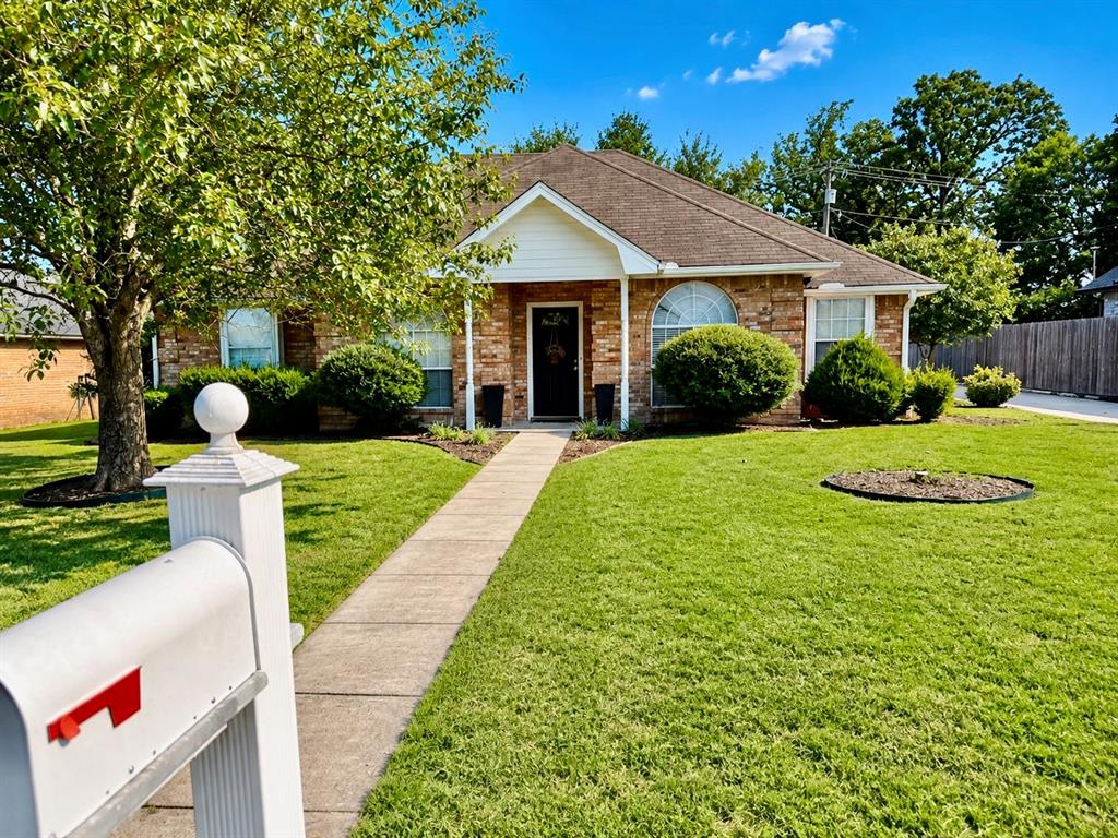 3910 Castlegate Drive Property Photo 1