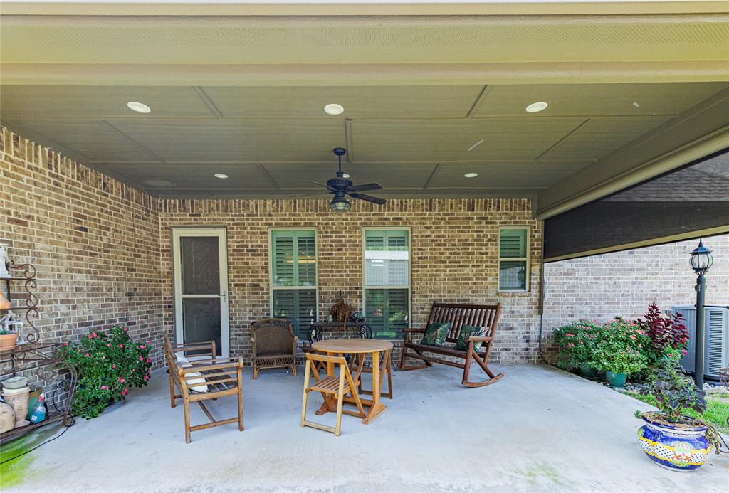 213 Windy Glen Drive Property Photo 3
