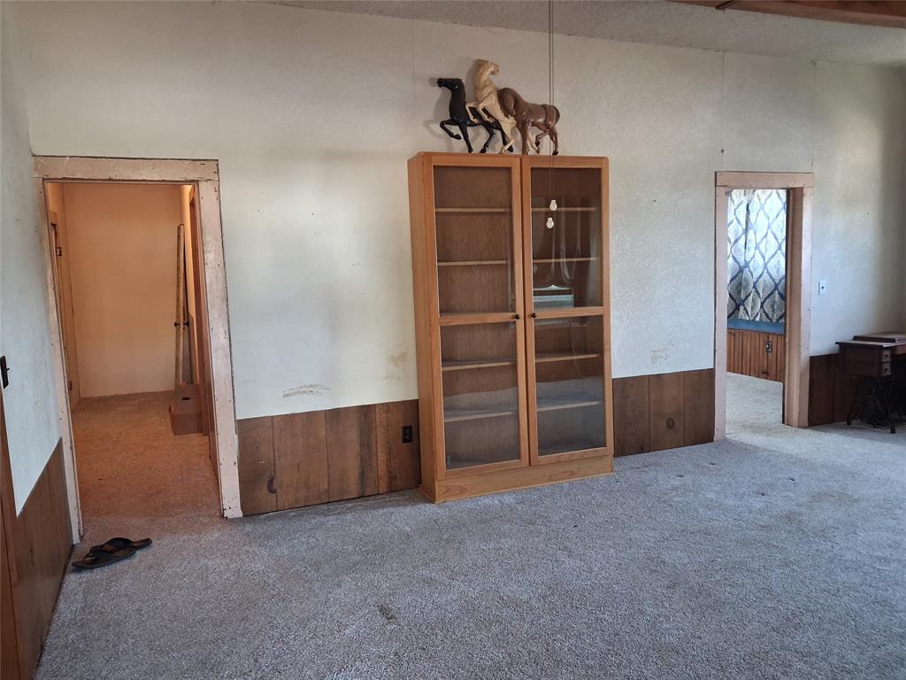 310 N Trinity Street Property Photo 5