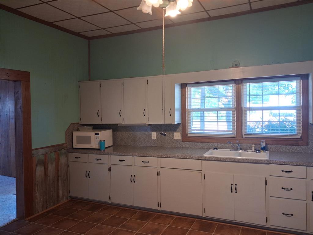 310 N Trinity Street Property Photo 8