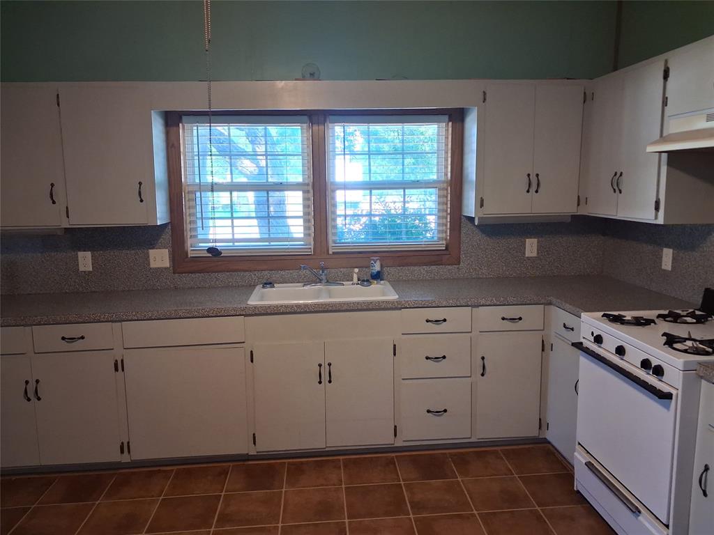 310 N Trinity Street Property Photo 11