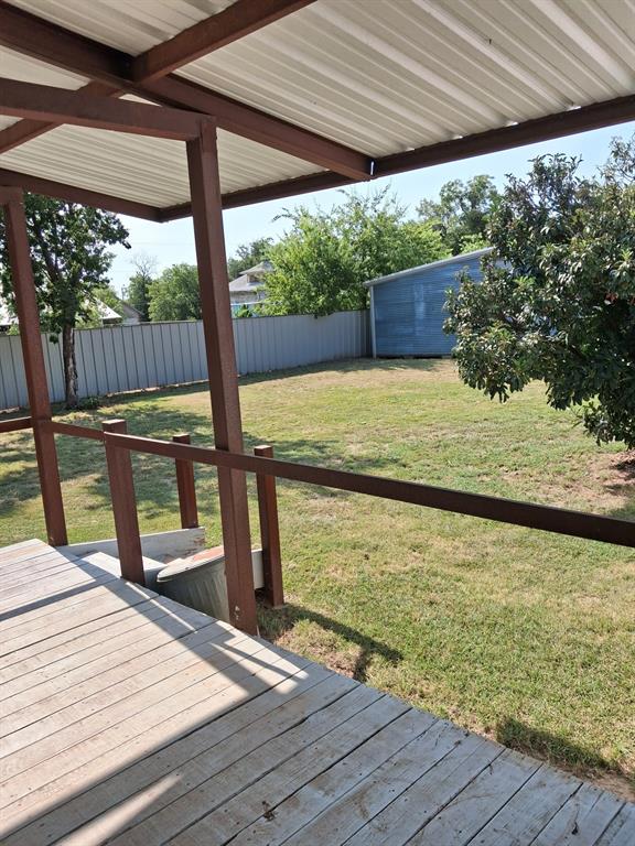 310 N Trinity Street Property Photo 29