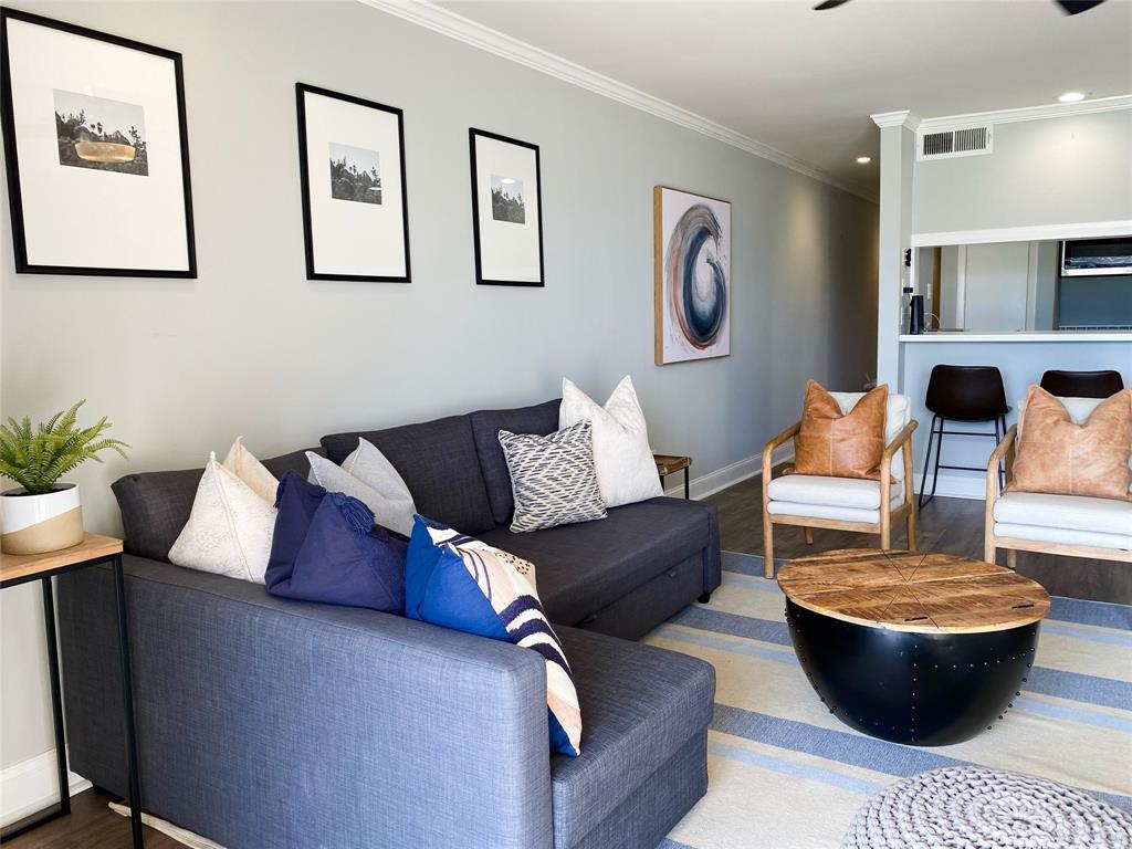 12600 Melville 122B