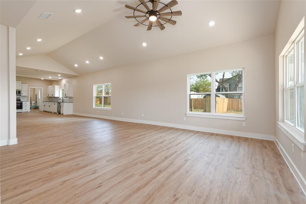308 Yucca Property Photo 8