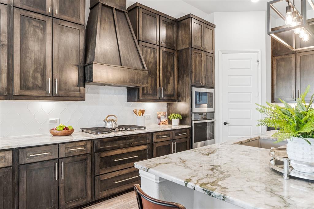2700 Castlebridge Property Photo 17