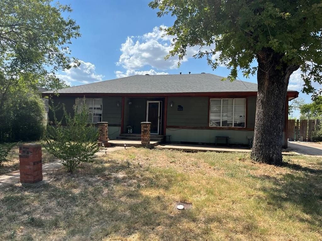 2525 Oakwood Terrace Property Photo 1