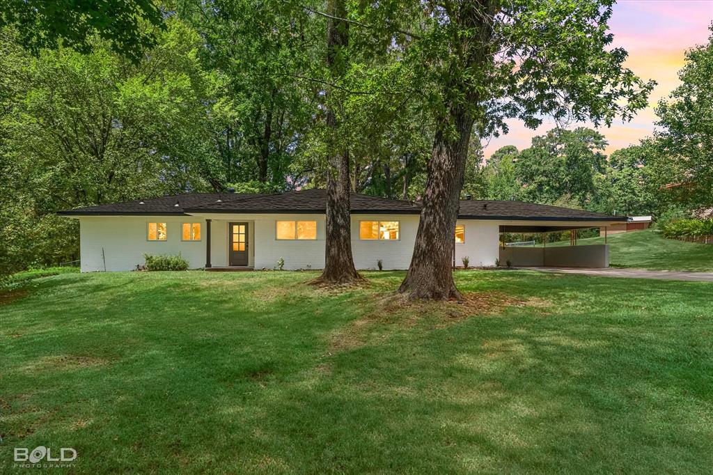18 Lake Forest Hills Property Photo 1