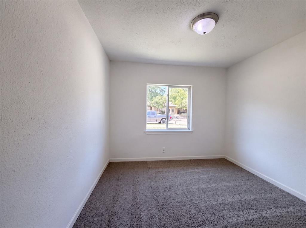 2505 Plaza Street Property Photo 4