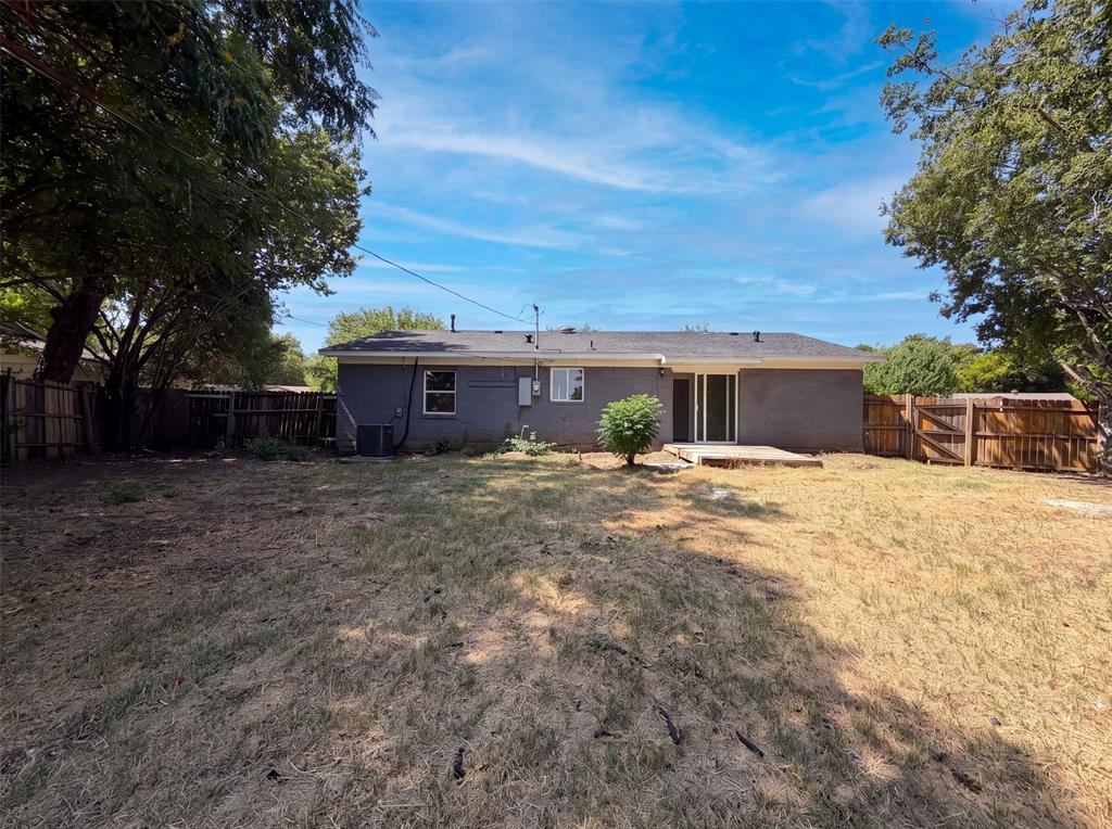 2505 Plaza Street Property Photo 5