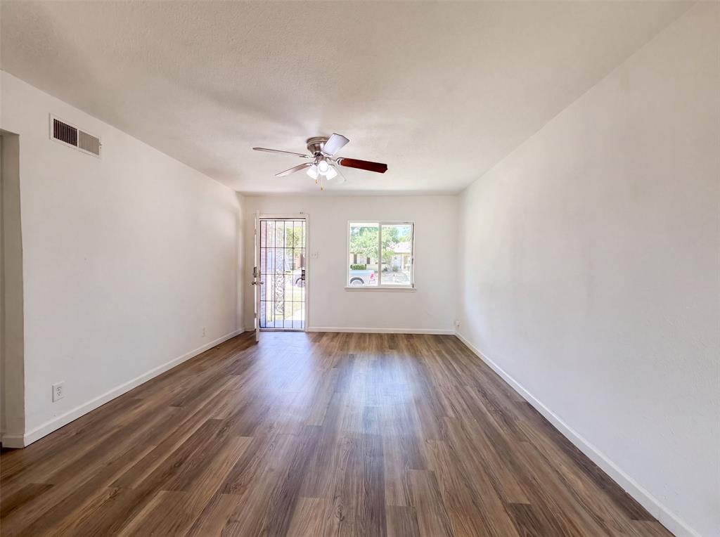 2505 Plaza Street Property Photo 7
