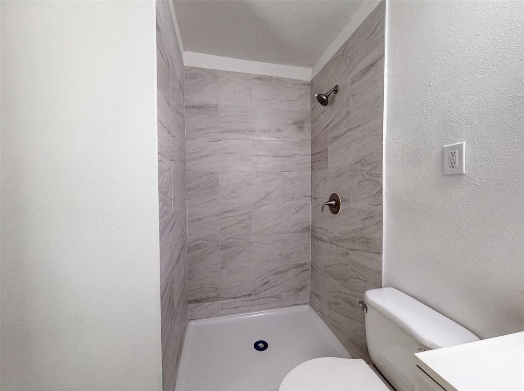 2505 Plaza Street Property Photo 9