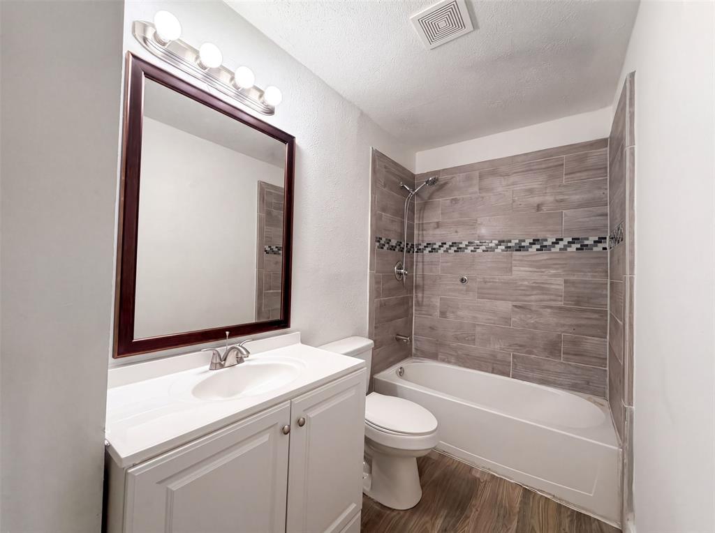 2505 Plaza Street Property Photo 10