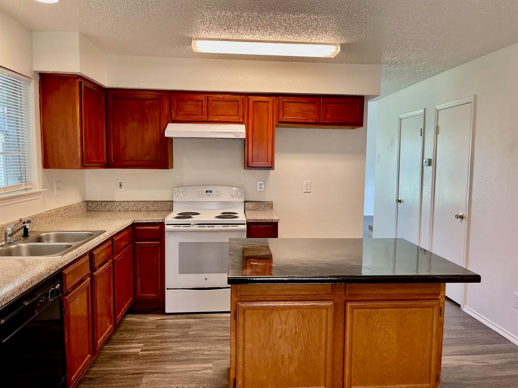 5202 Sherburne Drive Property Photo 8