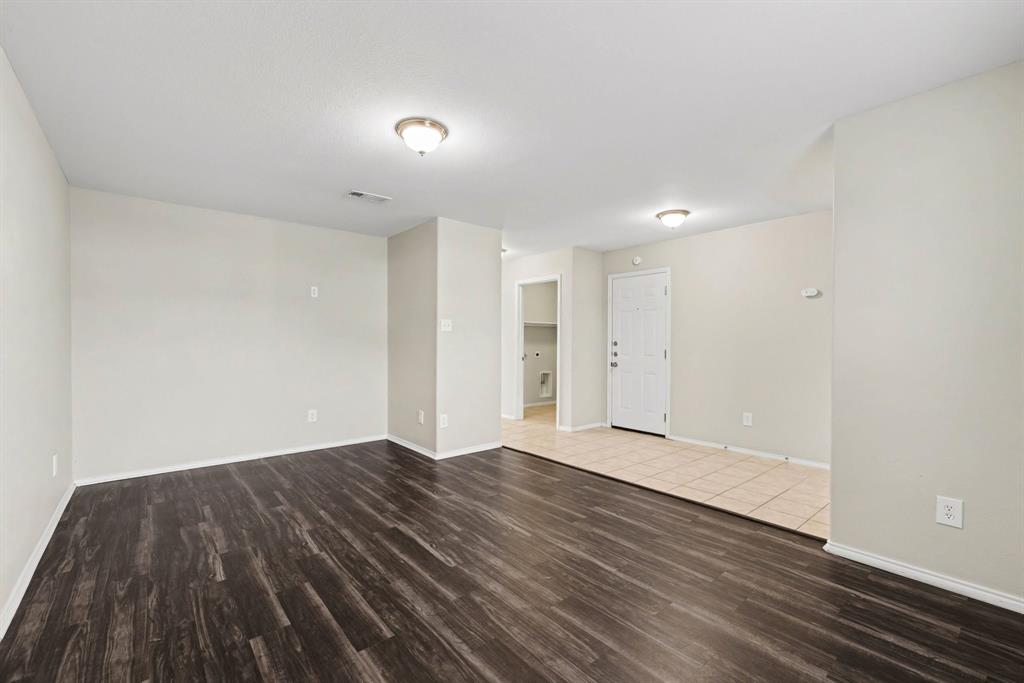 1700 Gayla Creek Drive Property Photo 2