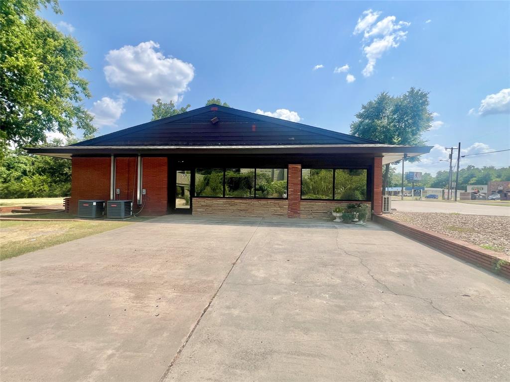 614 Oak Avenue Property Photo 3