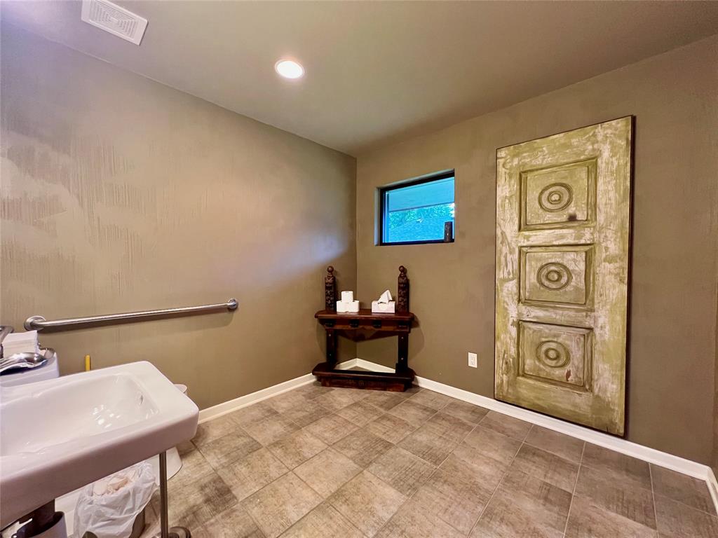 614 Oak Avenue Property Photo 9