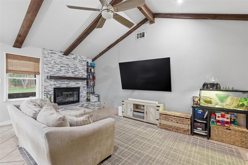 1104 Monterrey Street Property Photo 11