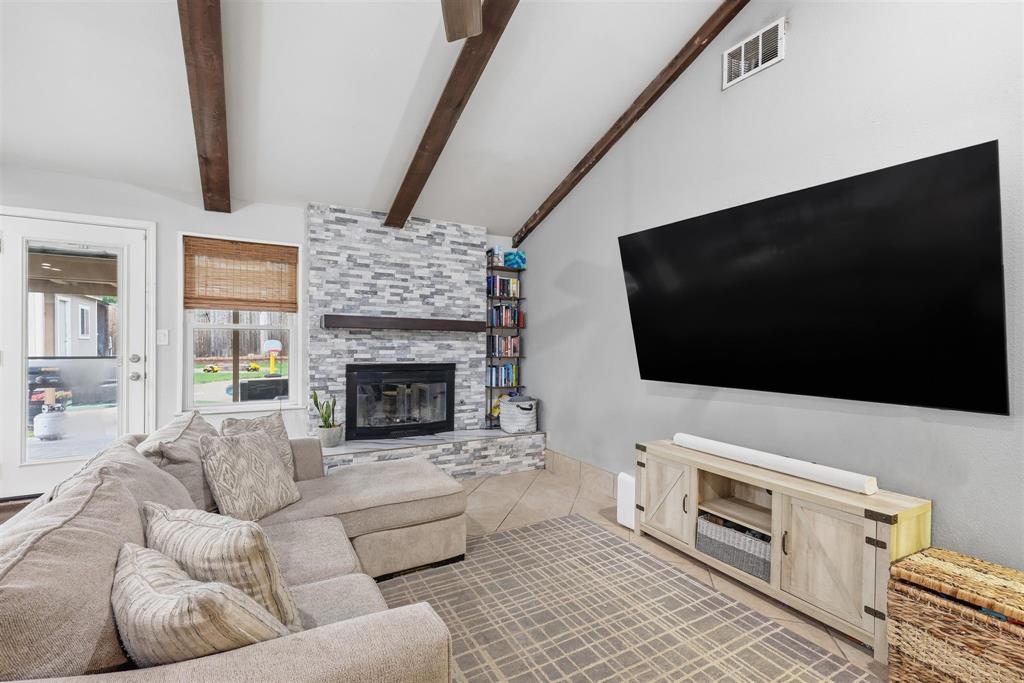 1104 Monterrey Street Property Photo 12