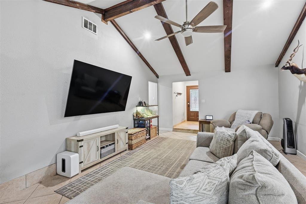 1104 Monterrey Street Property Photo 13
