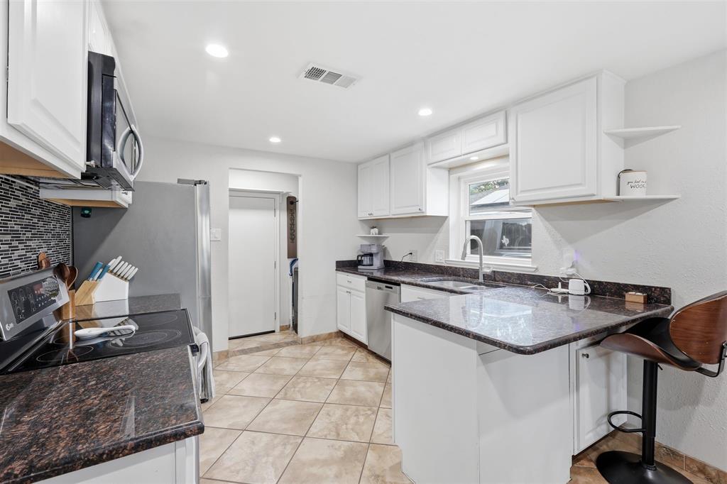 1104 Monterrey Street Property Photo 17
