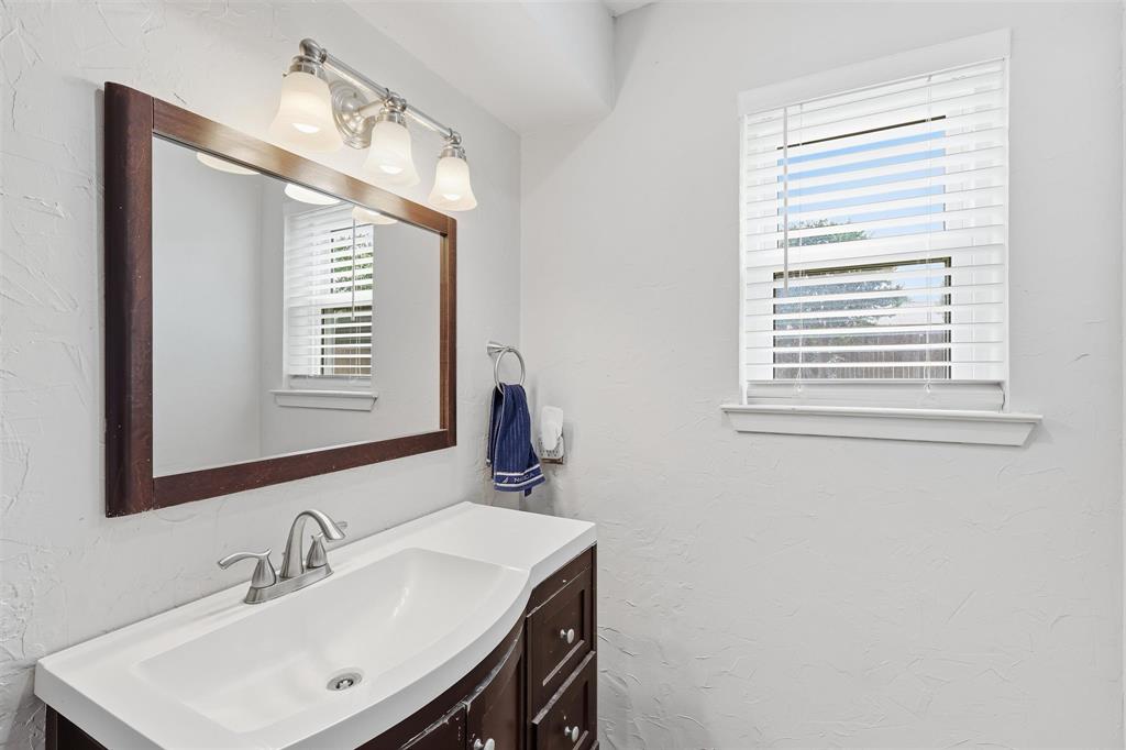 1104 Monterrey Street Property Photo 24