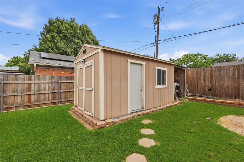 1104 Monterrey Street Property Photo 35