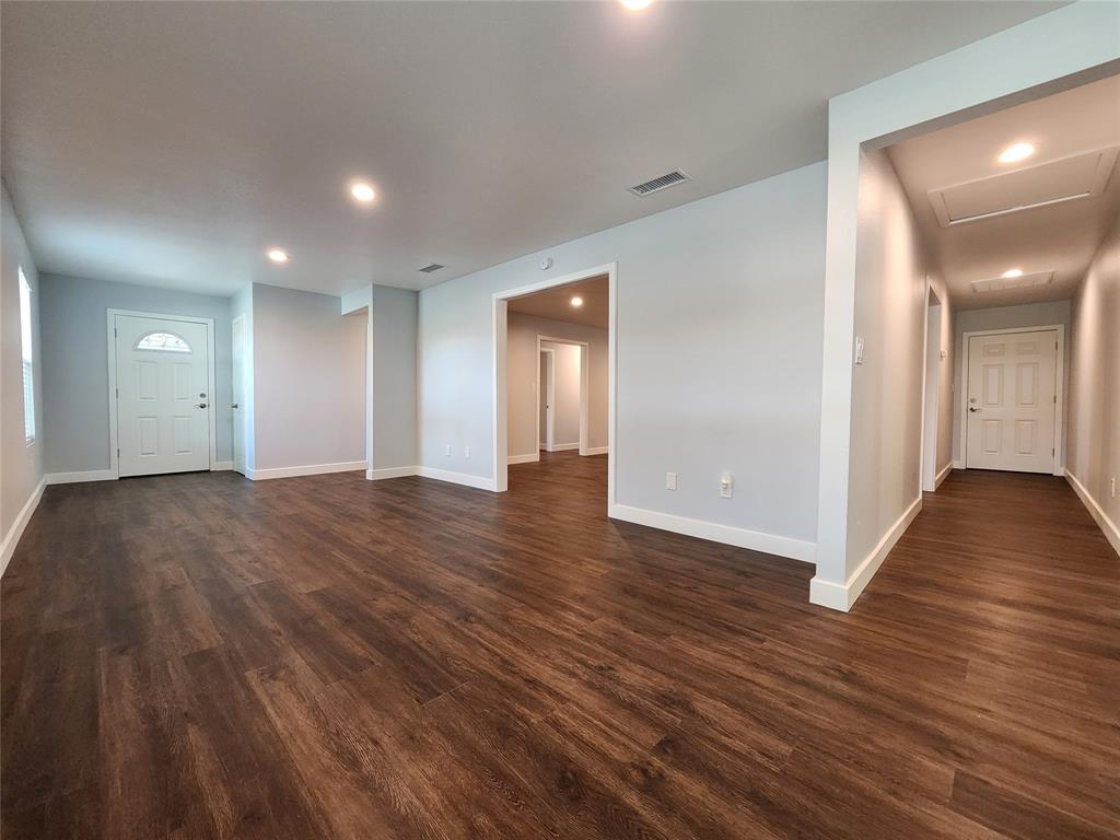 808 S Bois D Arc Property Photo 6