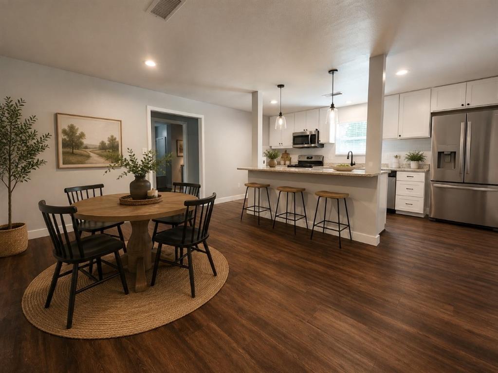 808 S Bois D Arc Property Photo 7