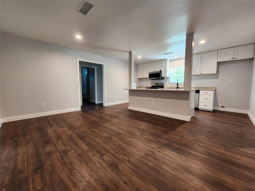 808 S Bois D Arc Property Photo 8