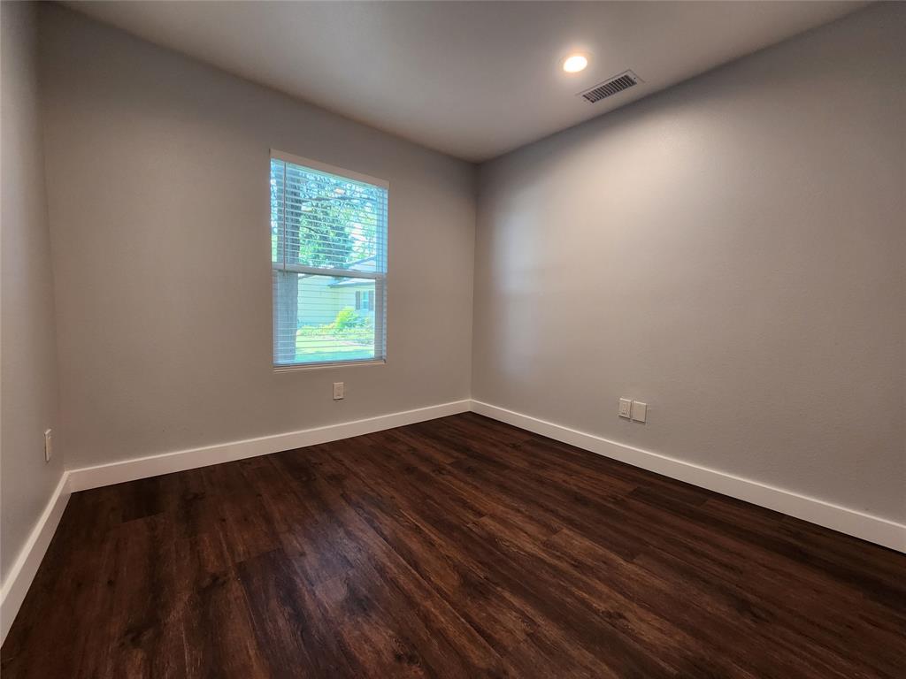 808 S Bois D Arc Property Photo 17