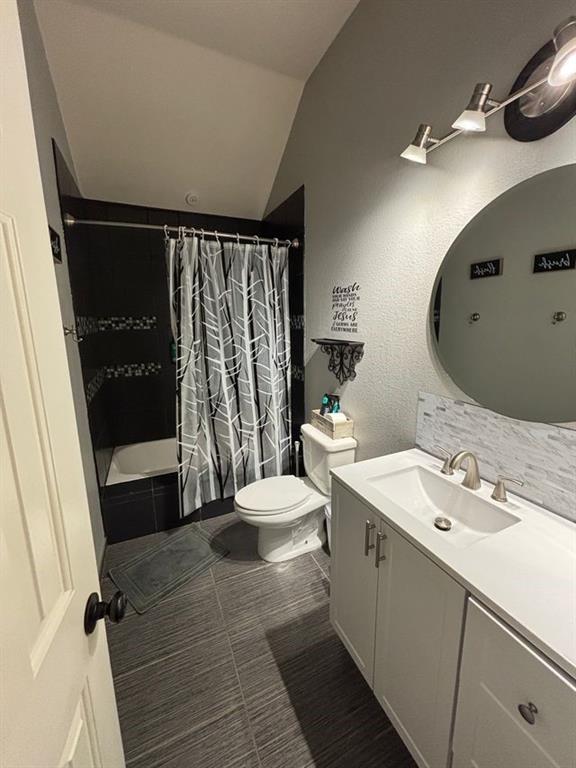 12236 Foothill Lane Property Photo 4