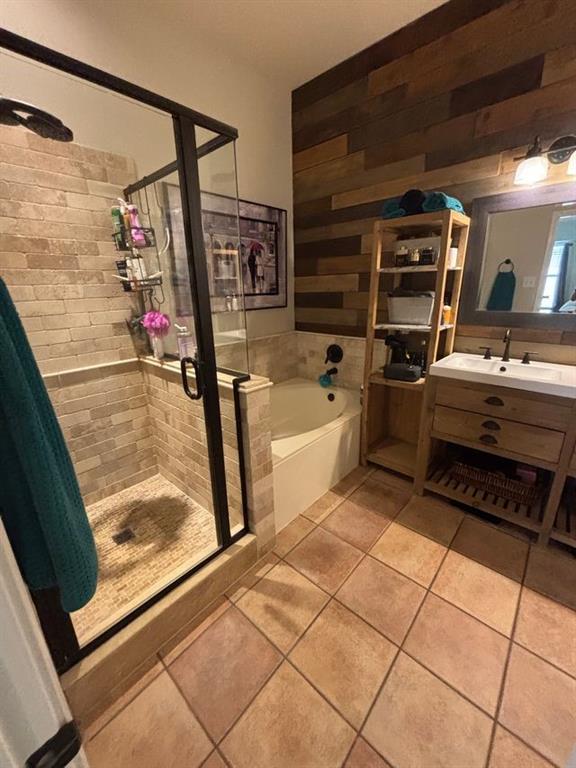 12236 Foothill Lane Property Photo 5
