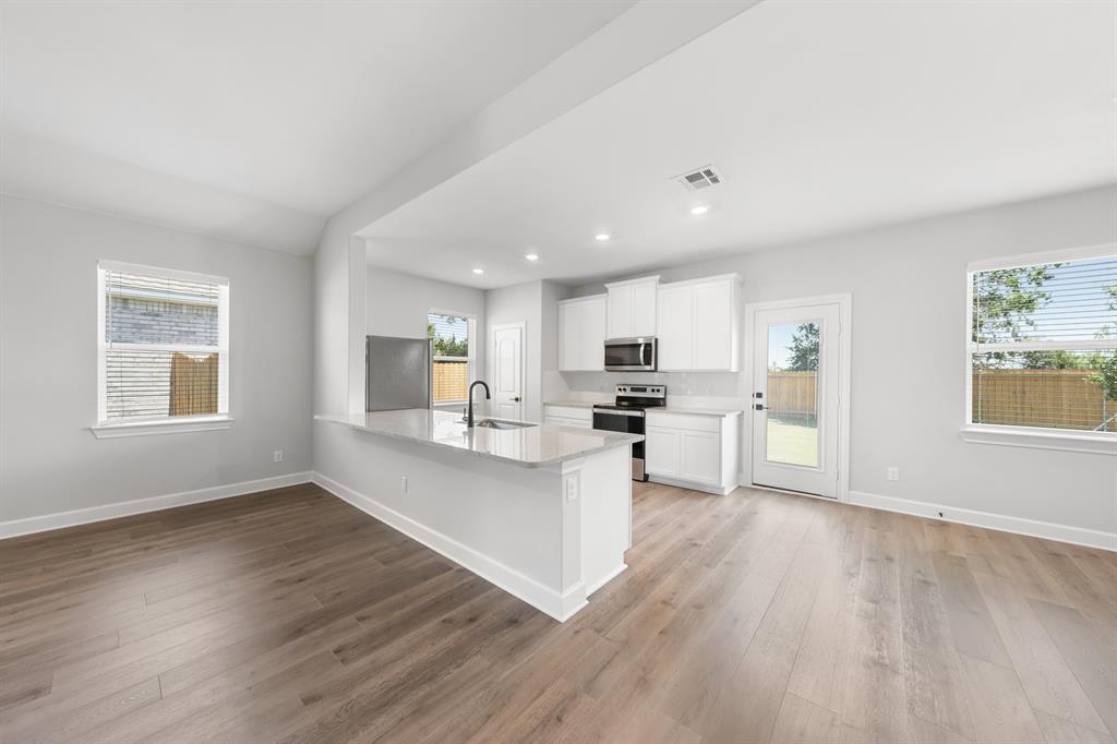 301 Magnolia Boulevard Property Photo 2