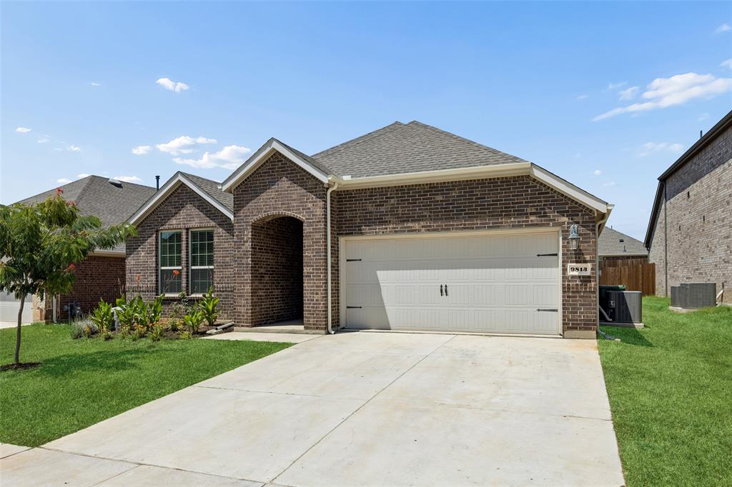 9813 Cherrywood Way Property Photo 2