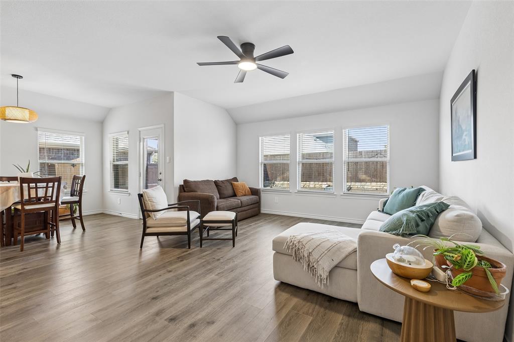 9813 Cherrywood Way Property Photo 4