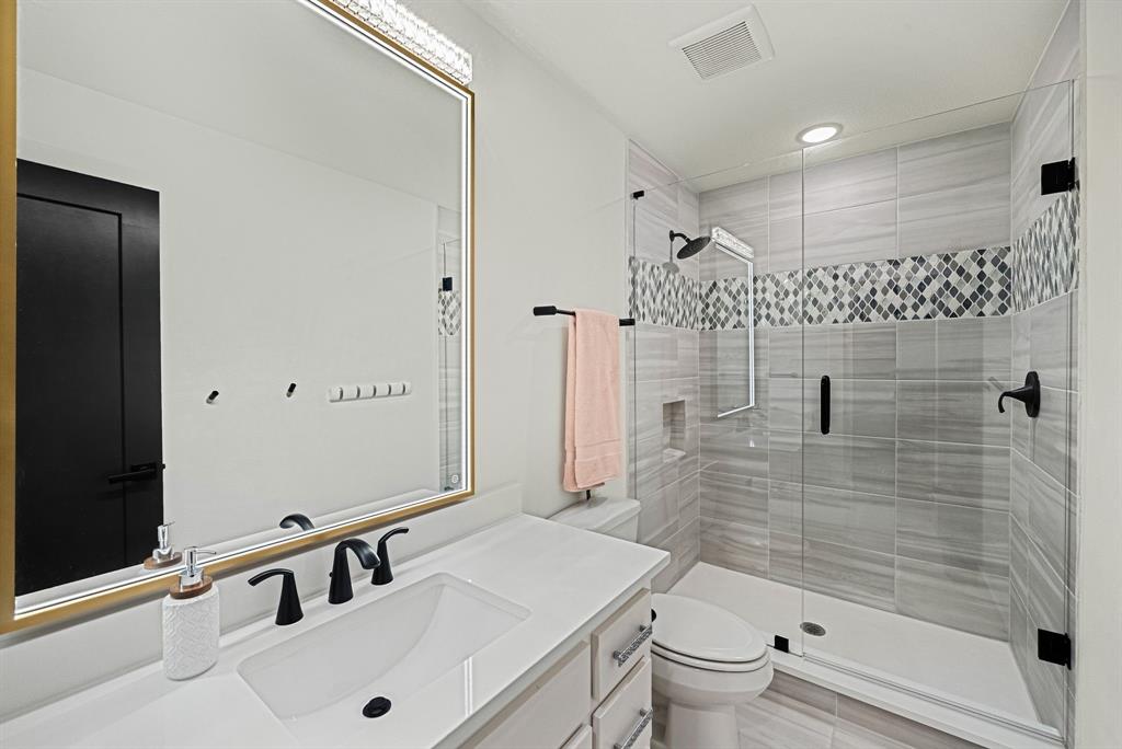 5711 Edmonton Avenue Property Photo 32