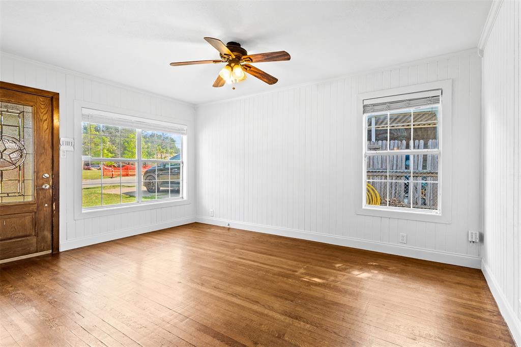 5204 Roxie Street Property Photo 5