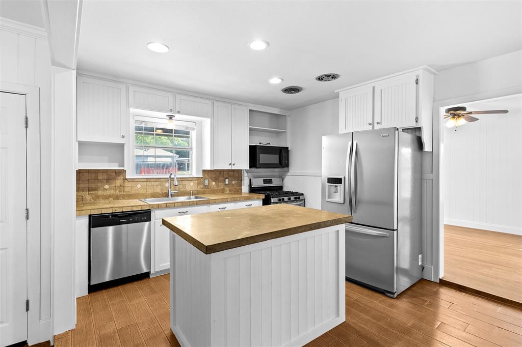 5204 Roxie Street Property Photo 8