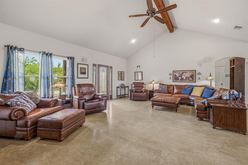4305 Skyline Drive Property Photo 9