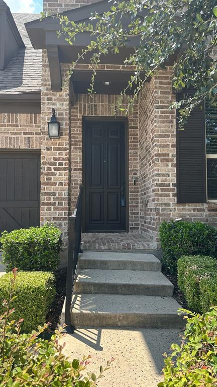 8533 Pine Valley Drive Property Photo 3