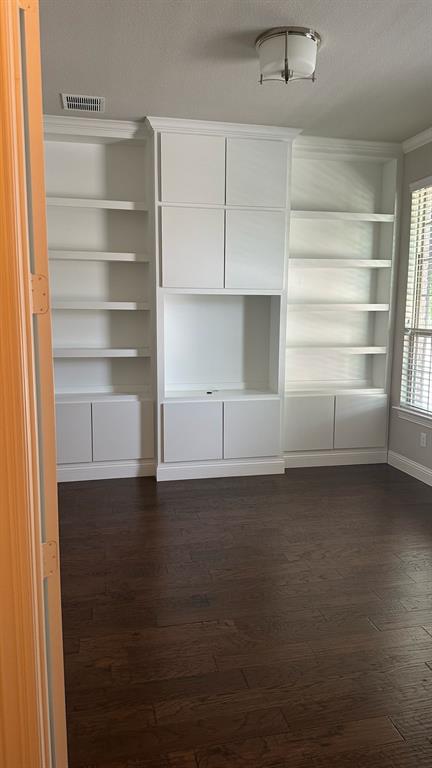 8533 Pine Valley Drive Property Photo 5