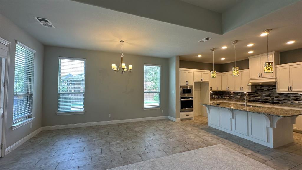 8533 Pine Valley Drive Property Photo 9